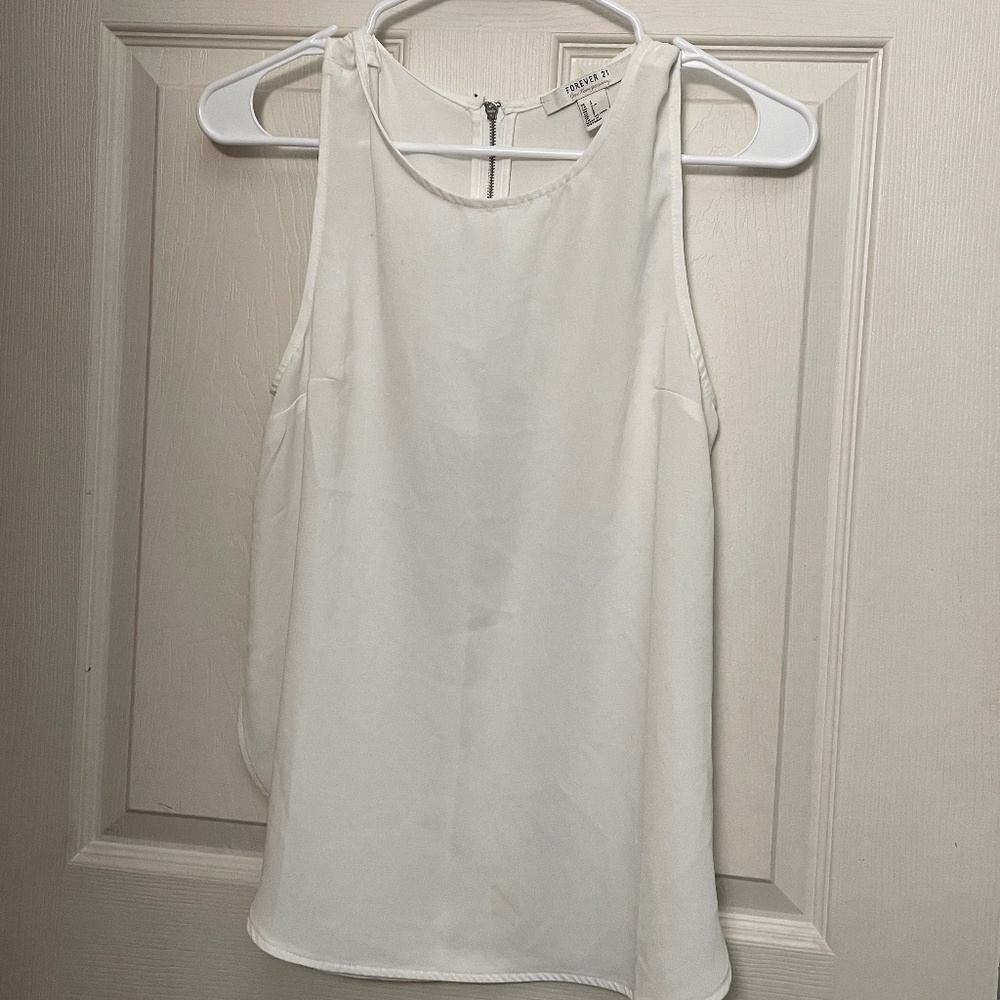 ✨4 for $15✨ Forever 21 Contemporary Black Dolphin Hem Sleeveless Blouse Top